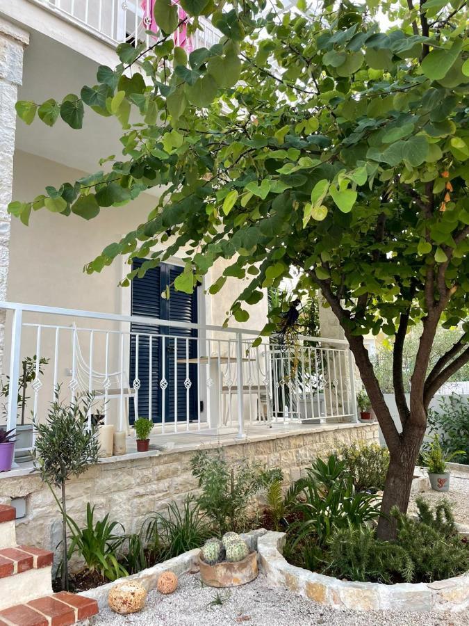 Tani'S House Villa ซารานเดอ ภายนอก รูปภาพ